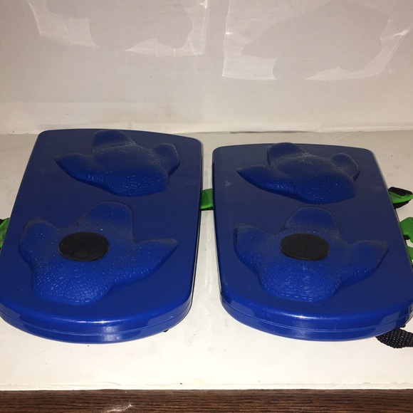 KIDS STRAP ON SNOW STOMPERS SNOW SHOES WITH DINO PRINT BOTTOMS BY IDEAL - Picture 2 of 3